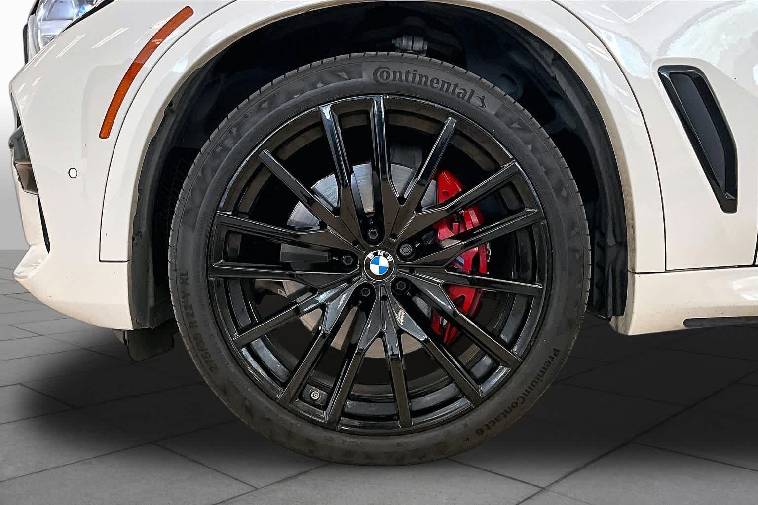 Used 2022 Alpine White BMW sDrive40i image 10