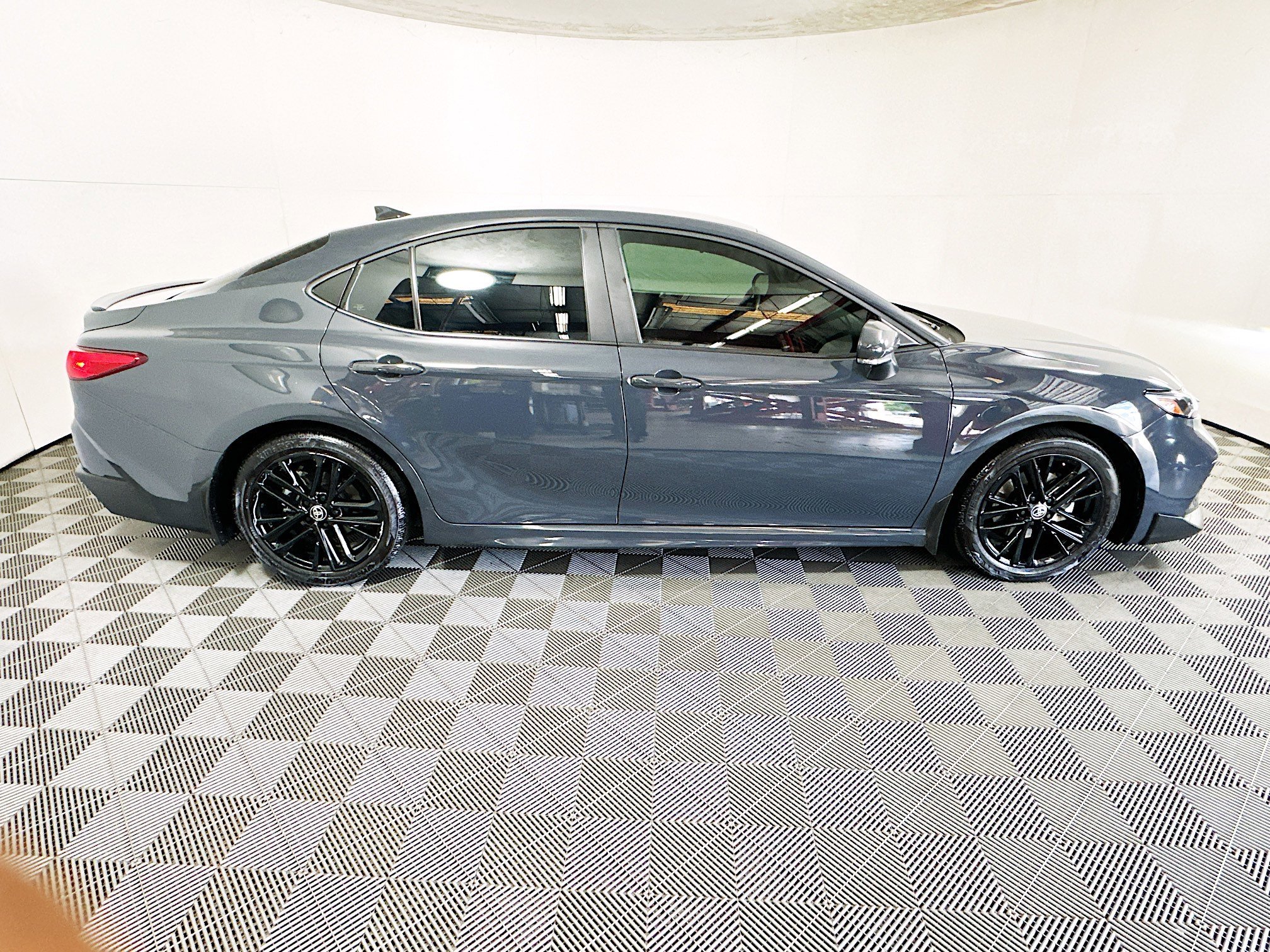 2025 Toyota Camry thumbnail 4