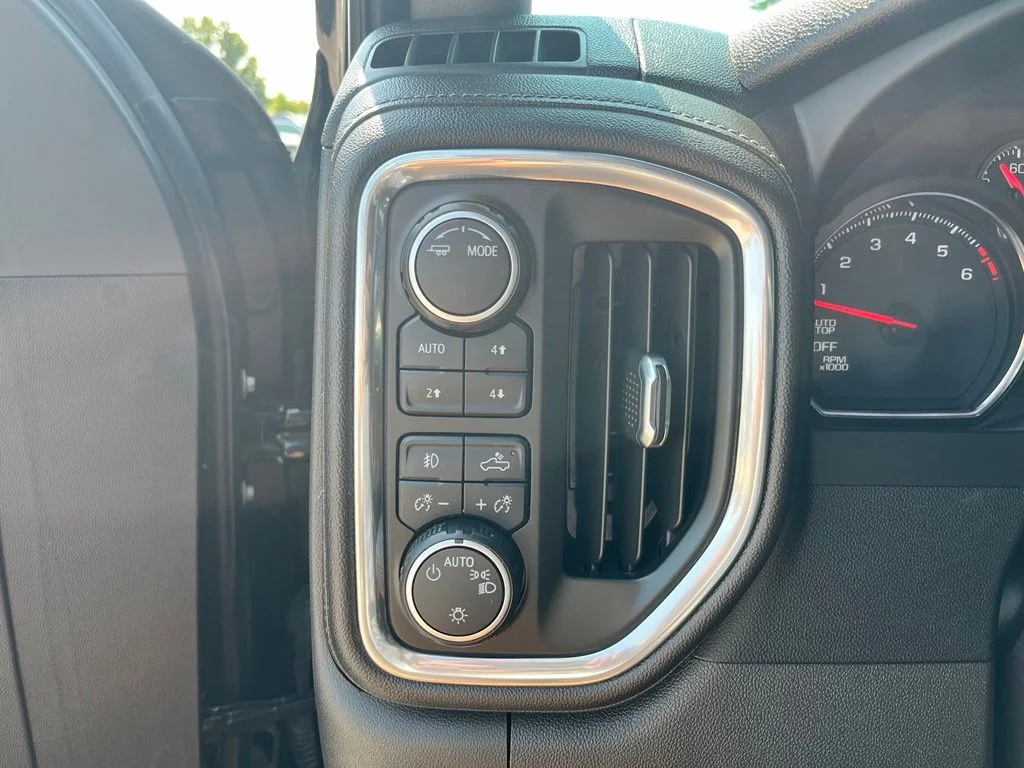 Used 2022 Black Chevrolet RST image 17