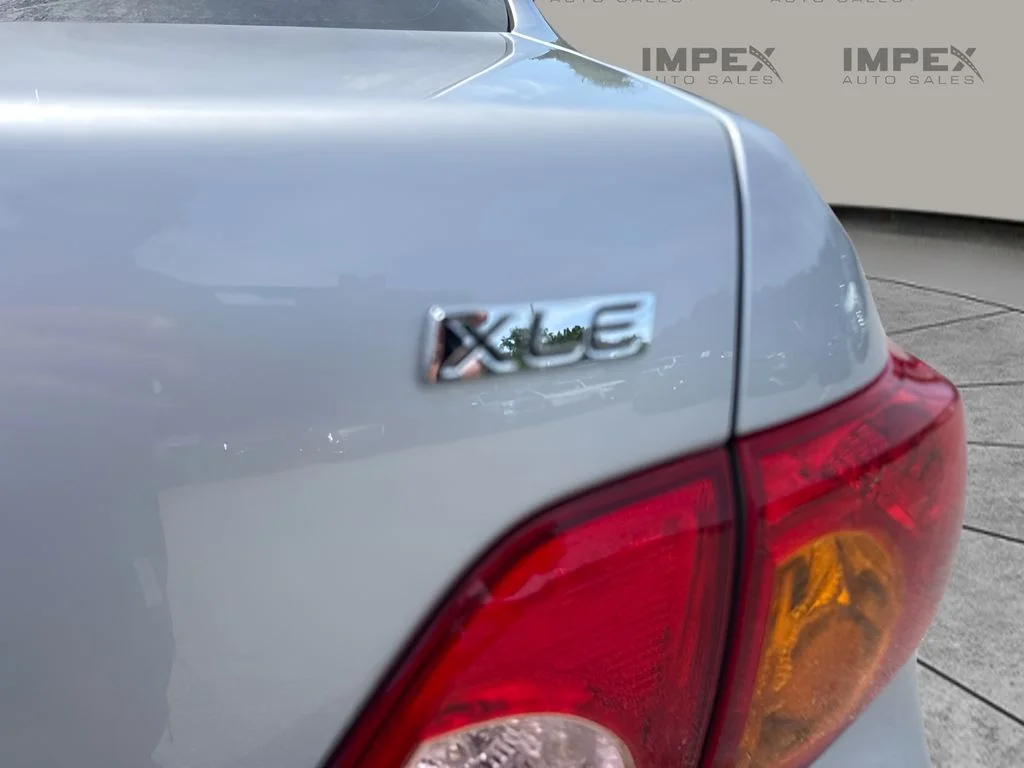 Used 2009 Gray Toyota Base image 14