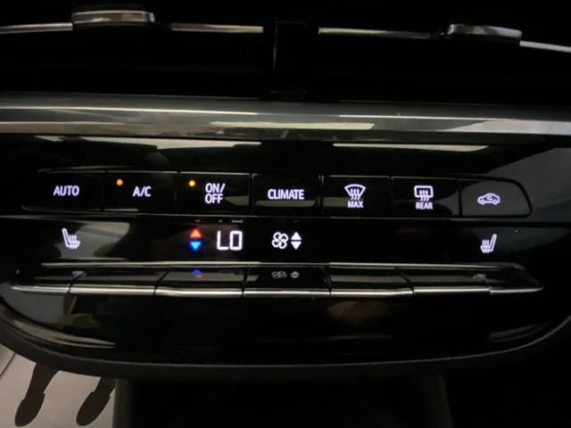Used 2025 White Buick Avenir image 18