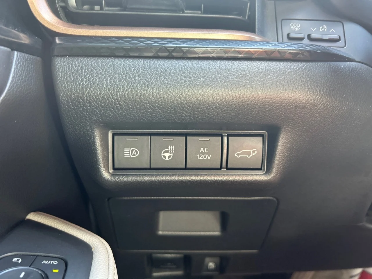 Used 2024  Toyota Hybrid MAX Limited image 17