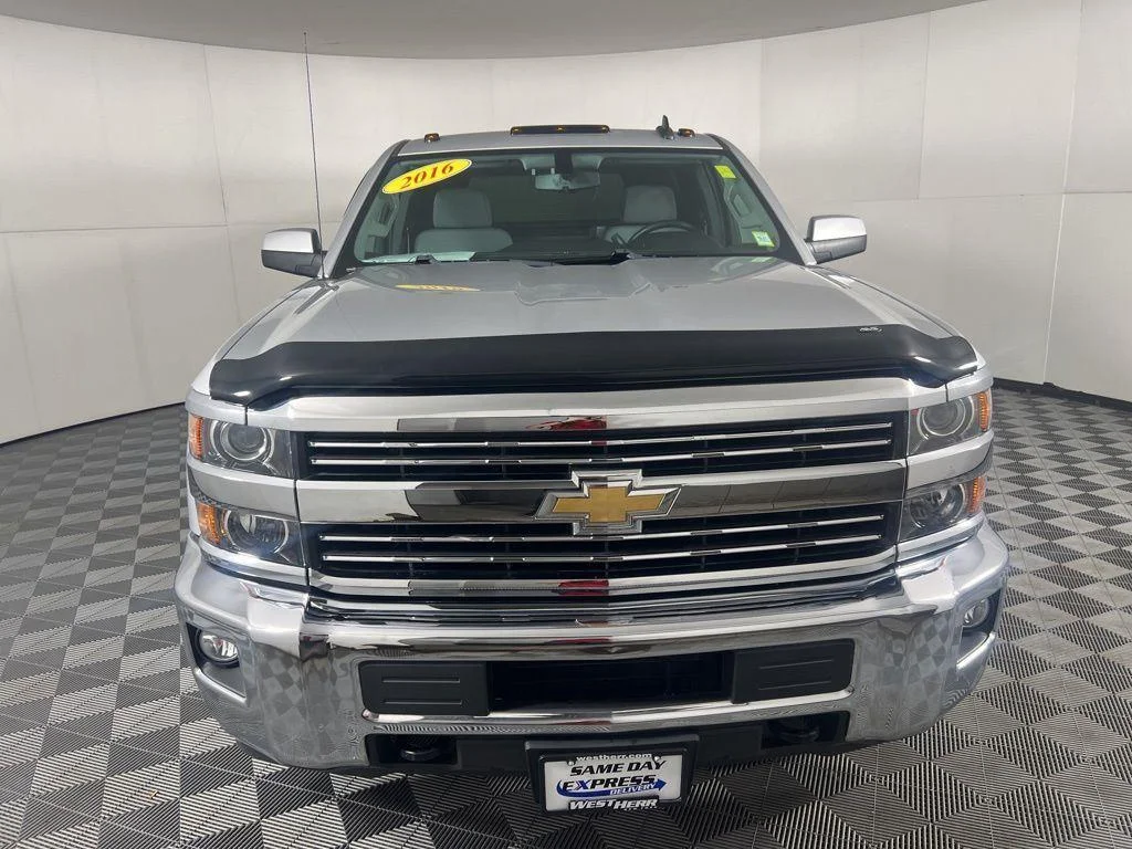 Used 2016 SILVER ICE METALLIC Chevrolet LT image 5