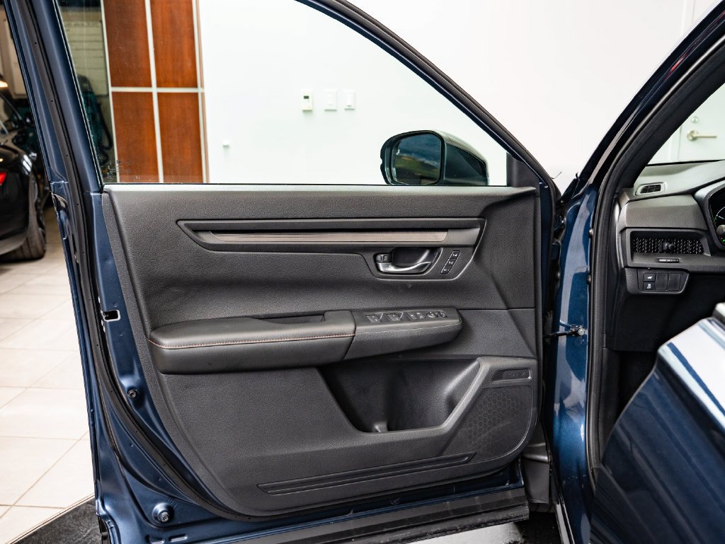 Used 2025 Canyon River Blue Metallic Honda Sport-L image 27
