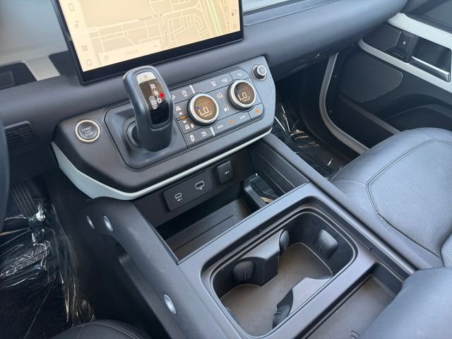 Used 2022 White Land Rover S image 24