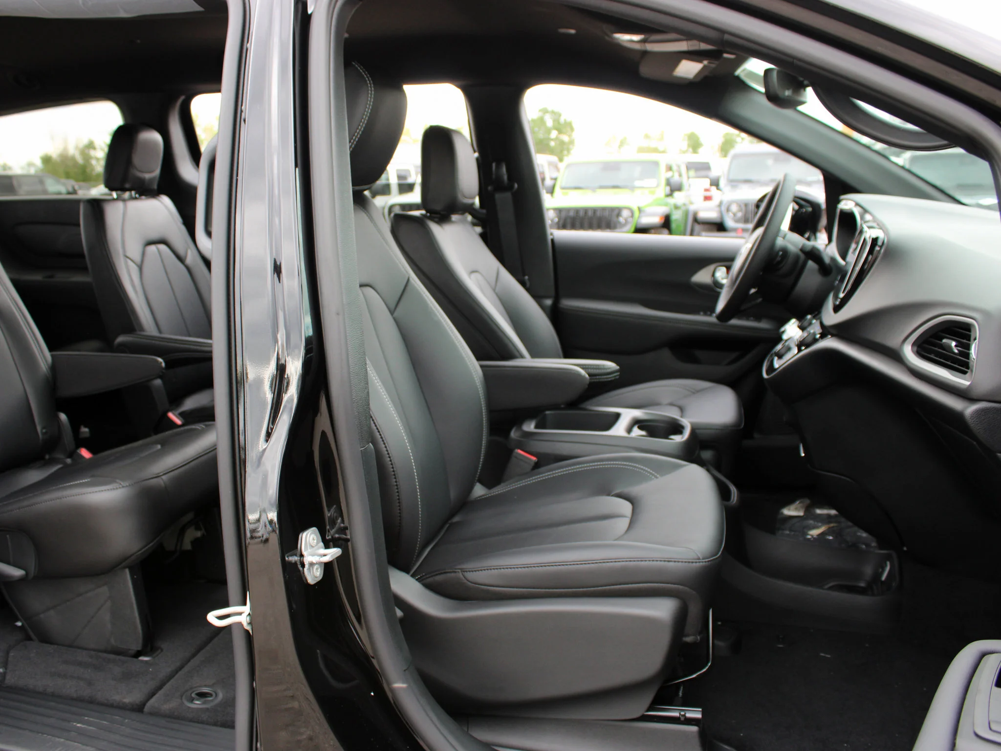 Used 2025 Black Chrysler SXT*, Heated Leather, Remote Start, Lane Departure Warning image 13