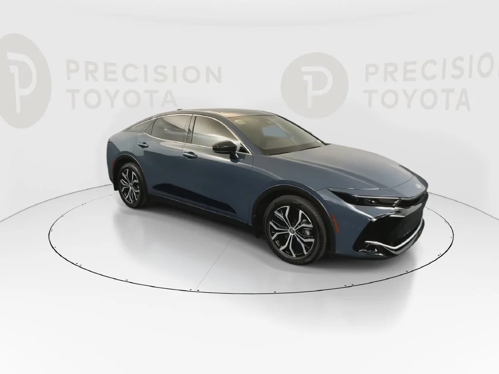 Certified Used 2026 Cloud Toyota XLE image 3