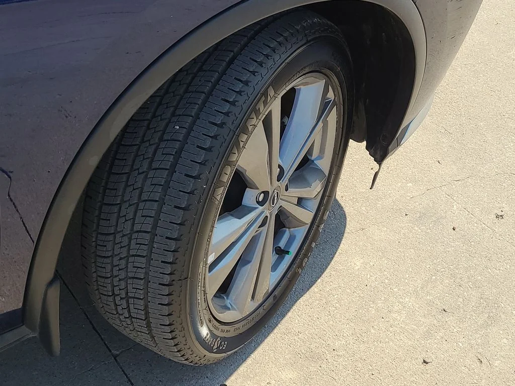 Used 2023 Blue Nissan Platinum image 8