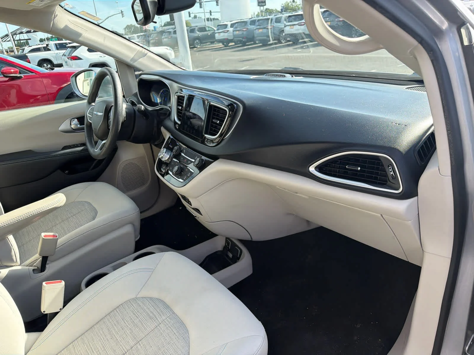Used 2018 Billet Silver Metallic Clearcoat Chrysler Hybrid Touring Plus image 6