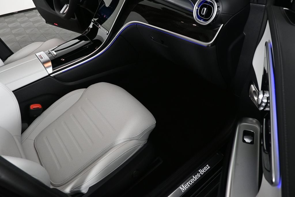 New 2026 Obsidian Black Metallic Mercedes-Benz GLC 300 image 22