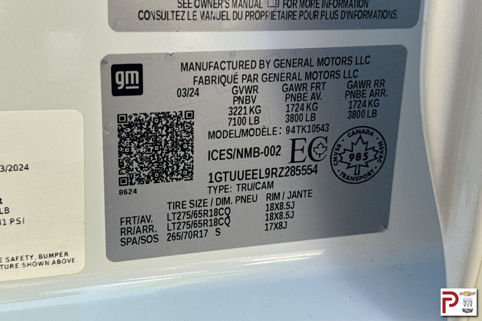 Used 2024 White GMC AT4 image 34