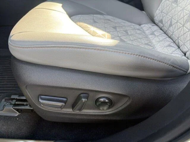 Used 2023 Wind Chill Pearl Toyota Bronze Edition image 20