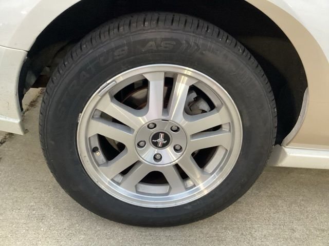 Used 2007  Ford GT Deluxe image 10