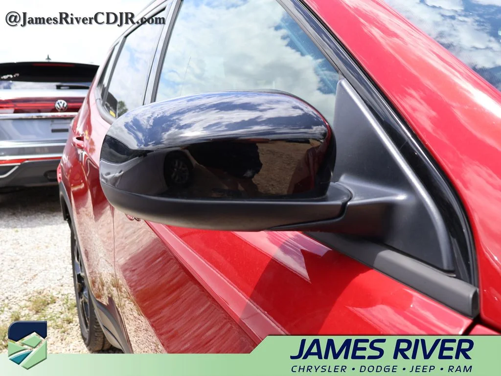 Used 2025 Red Jeep Latitude image 11