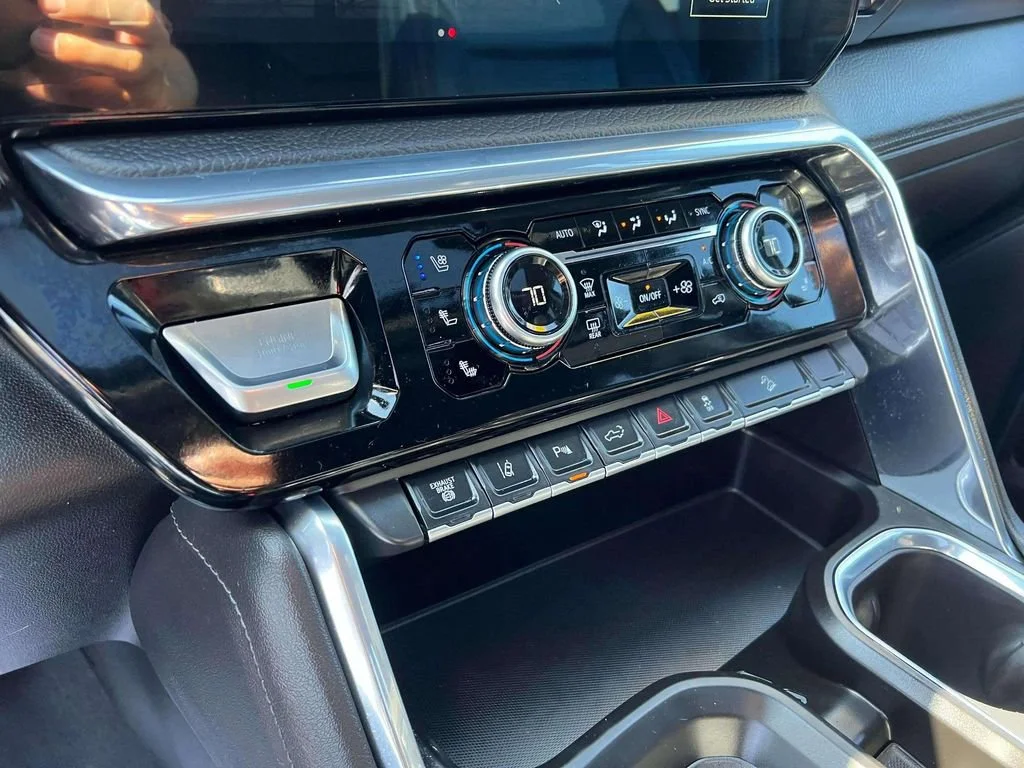 Used 2025 Onyx Black GMC Denali image 13