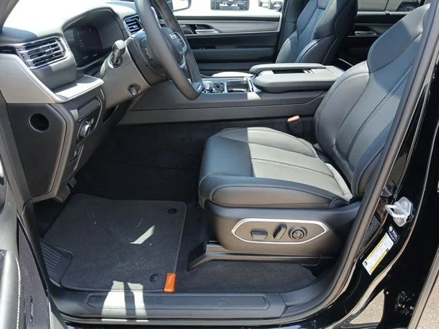 New 2026 High Gloss Black Exterior Paint Jeep Limited Altitude image 34
