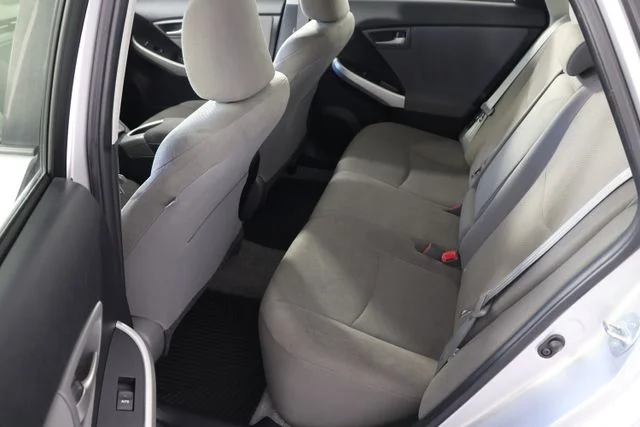 Used 2015 Silver Toyota Three image 17