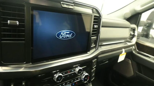 New 2026 Glacier Gray Metallic Tri-Coat Ford F-250® Lariat® image 17