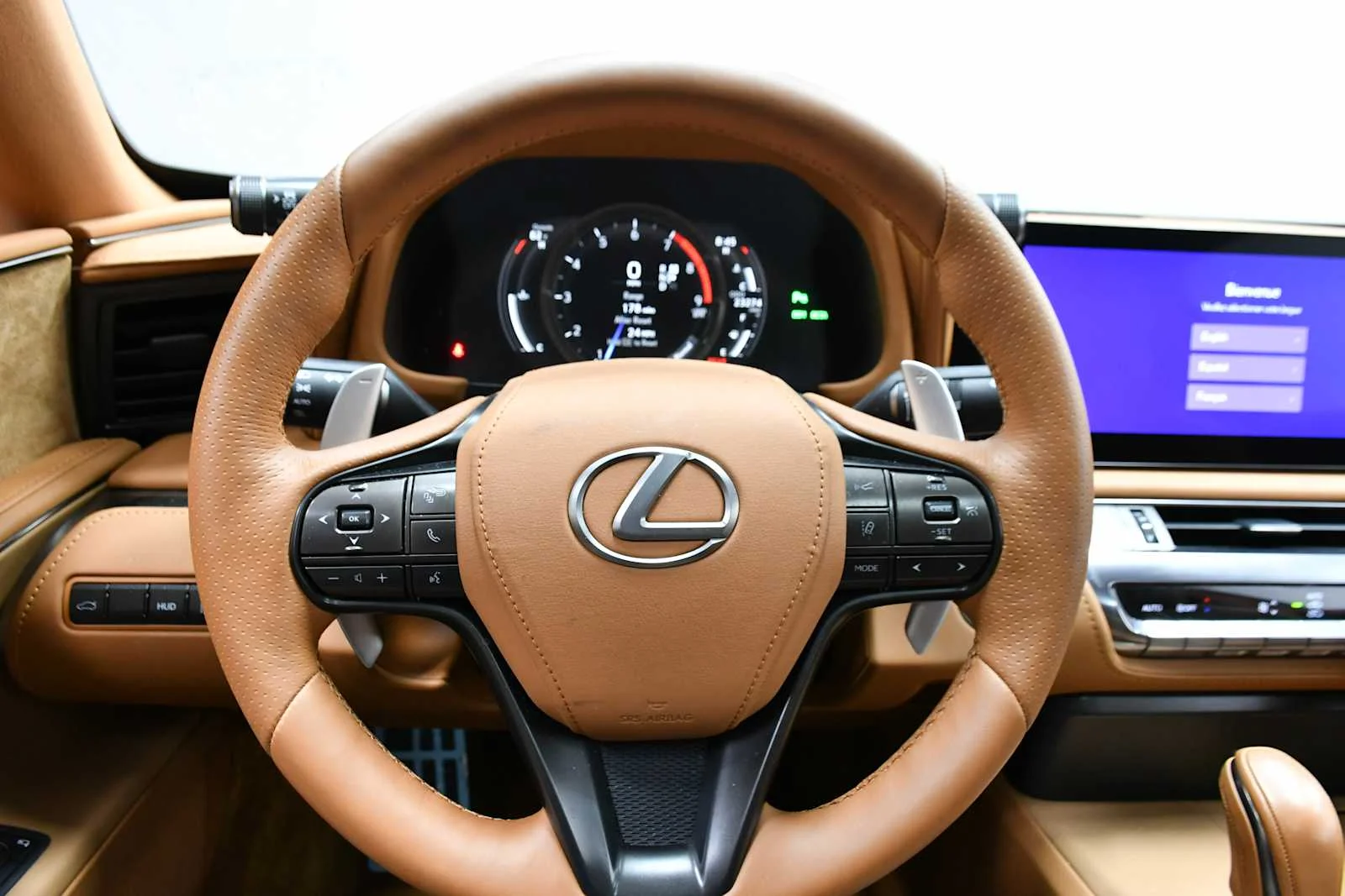 Certified Used 2024 ULTRA WHITE Lexus  image 18