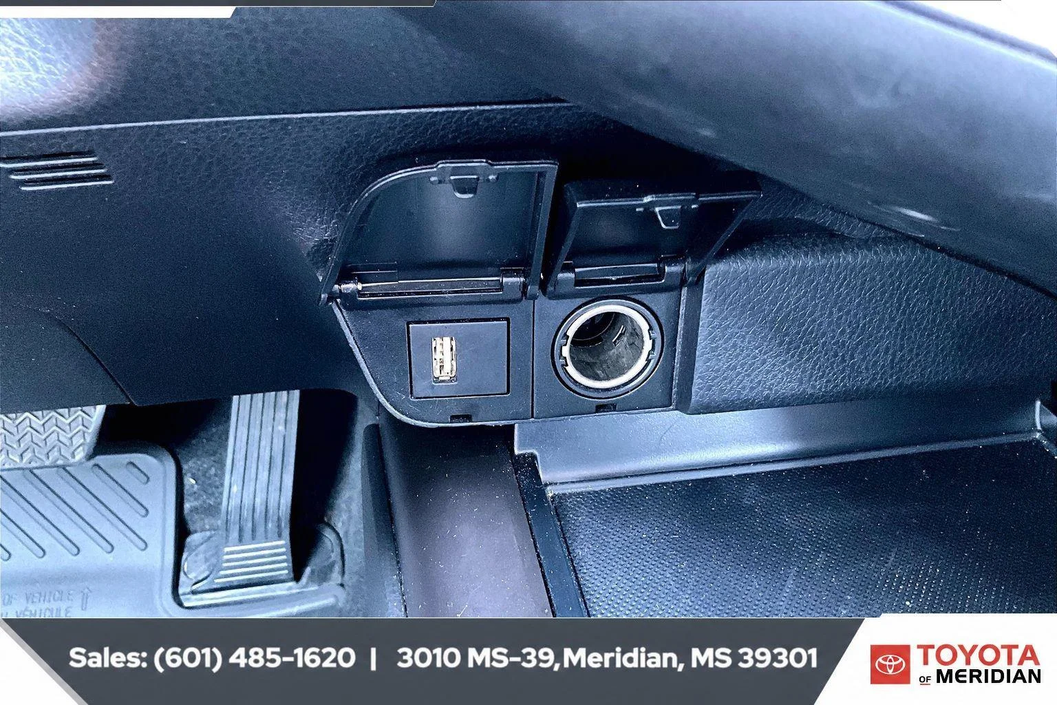 Used 2024 Celestial Silver Metallic Toyota SE Auto (Natl) image 23