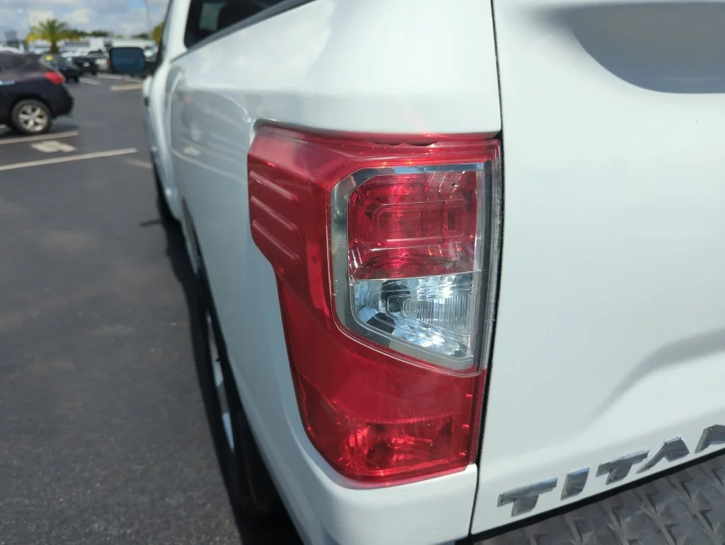 Used 2019 White Nissan S image 18