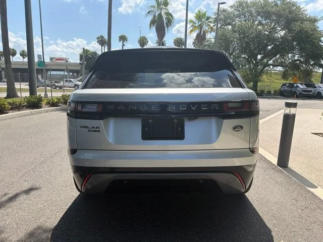 Used 2019 Indus Silver Metallic Land Rover R-Dynamic SE image 4
