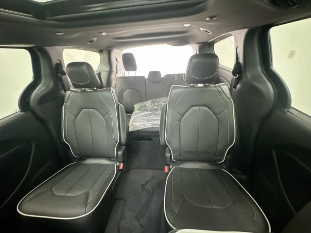 2026 Chrysler Pacifica Limited - Photo 27