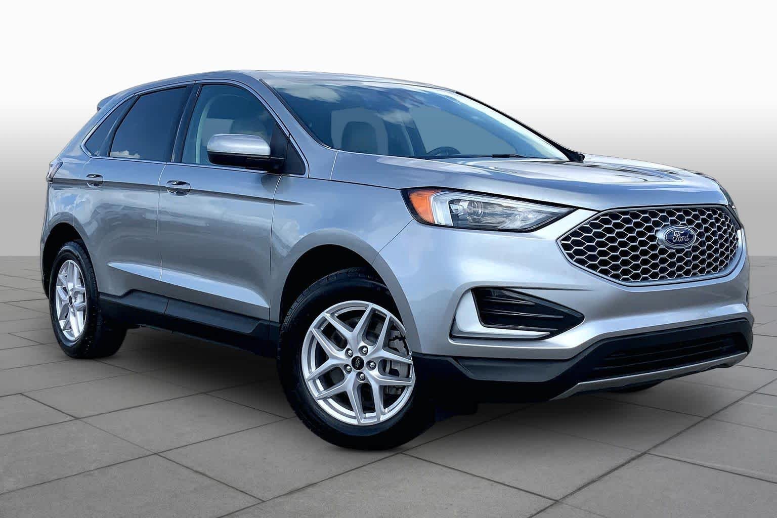 Used 2024 Iconic Silver Ford SEL image 3