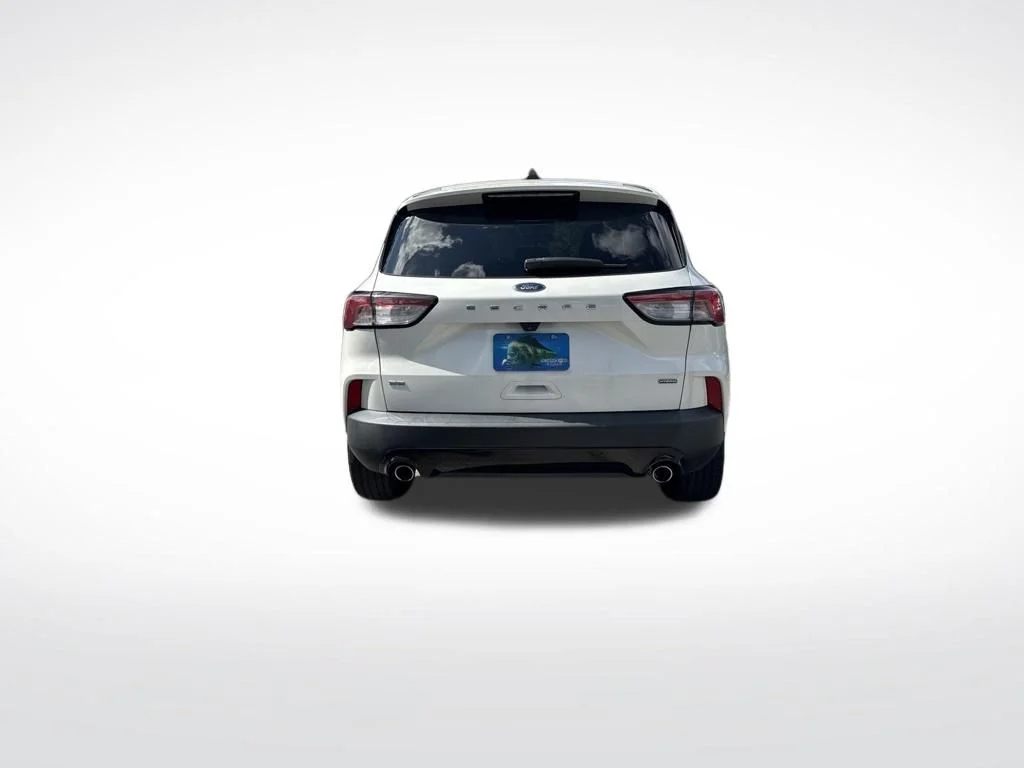Used 2022 White Metallic Ford SE image 7