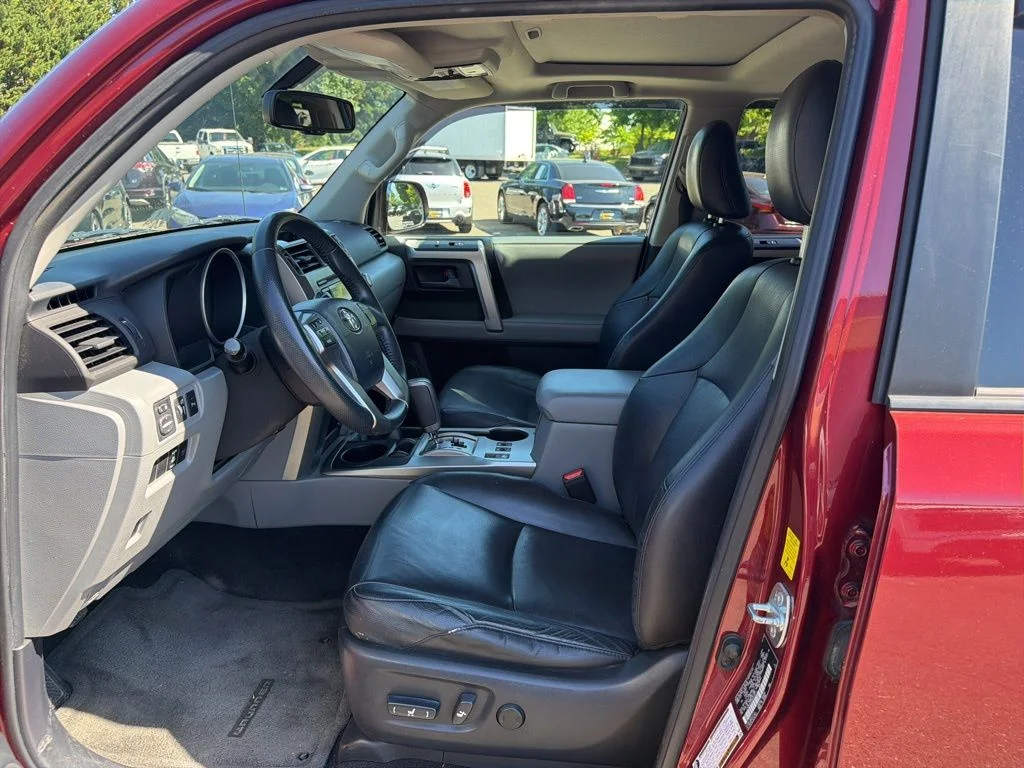 Used 2010 Red Toyota Trail image 9
