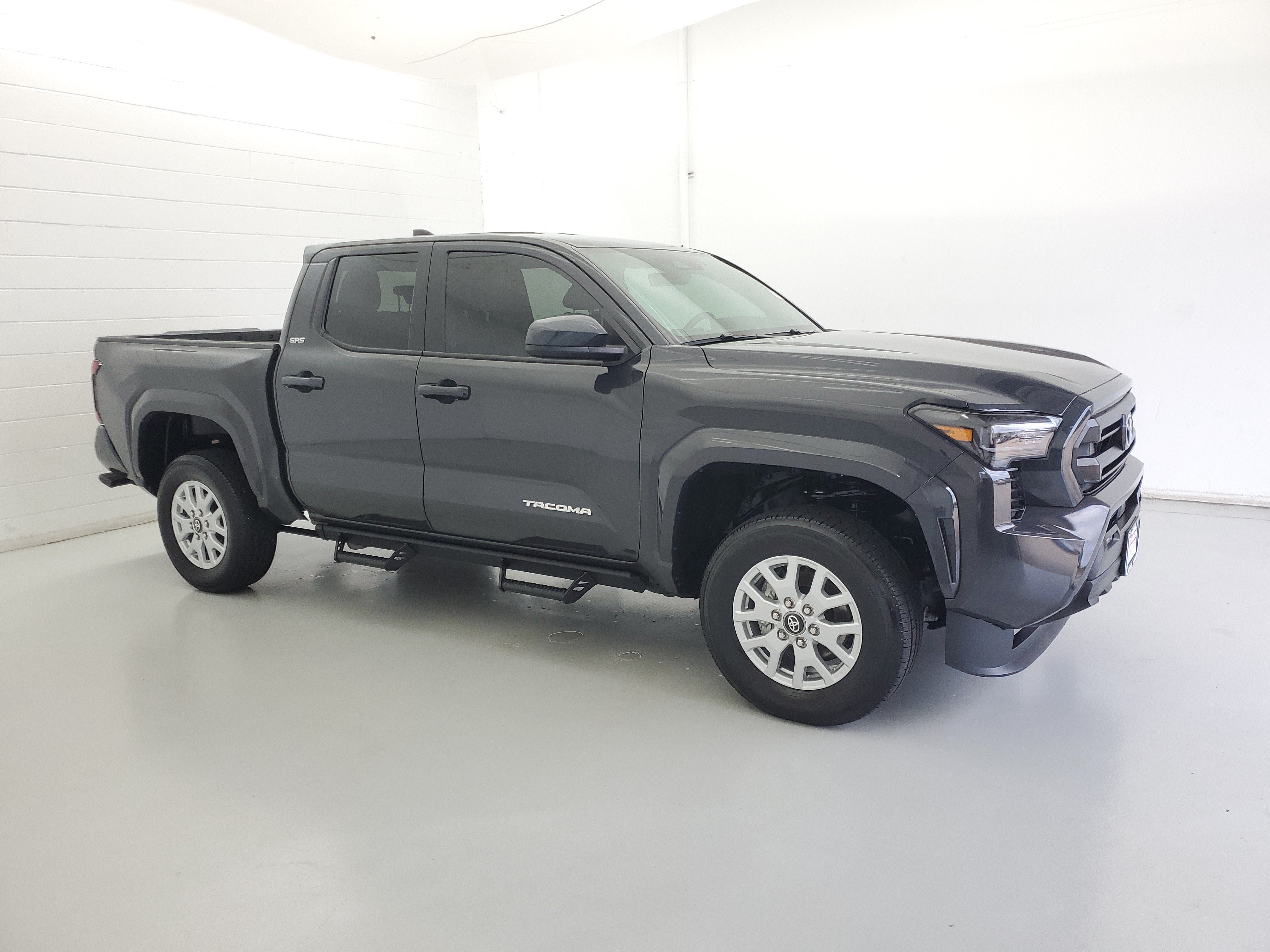 Used 2025 Underground Toyota SR5 image 4