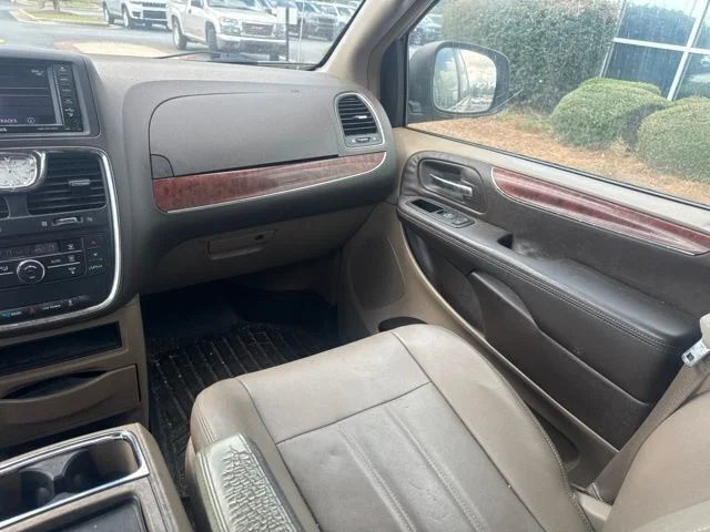 Used 2013 Beige Chrysler Touring image 21