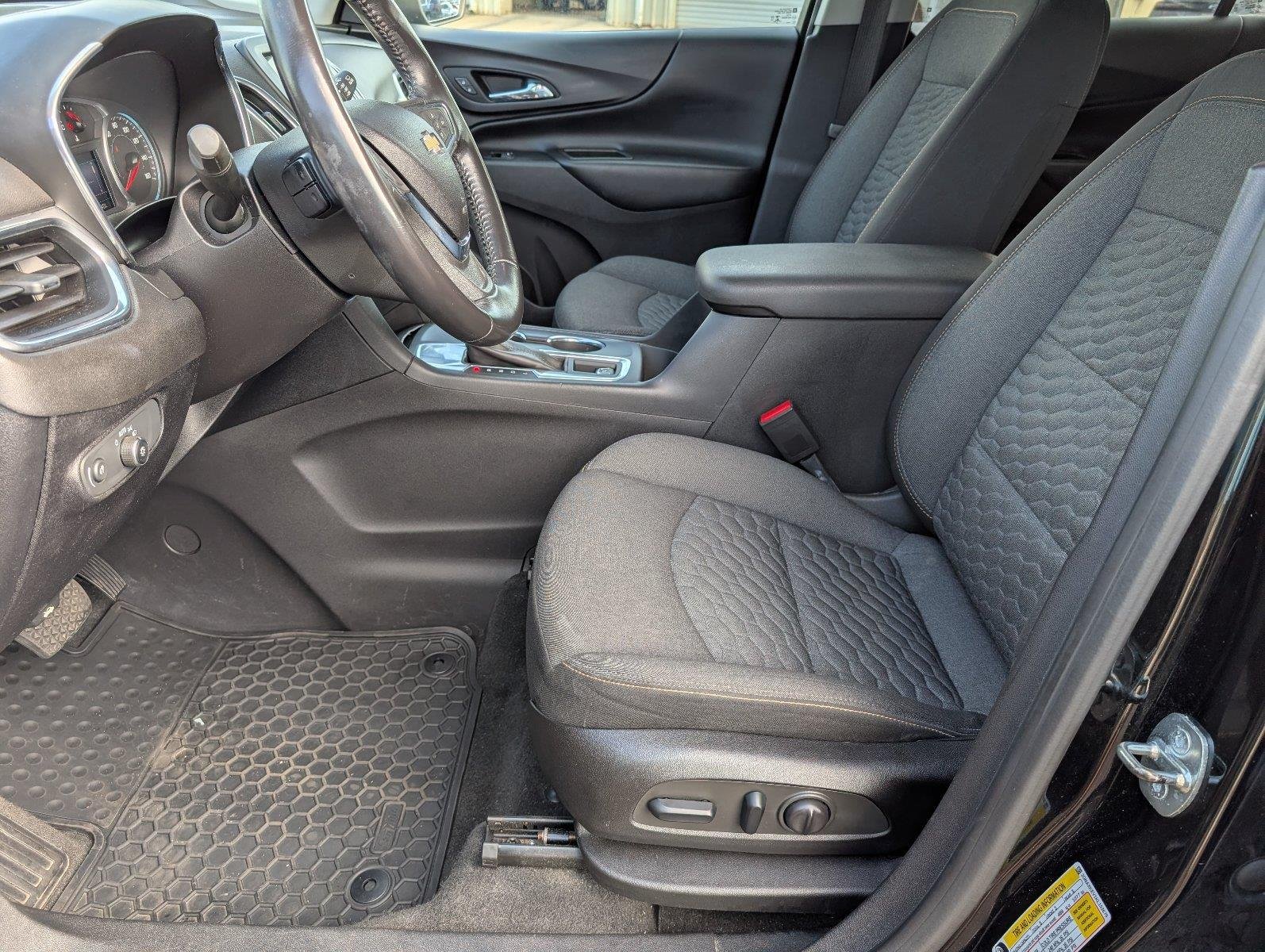Used 2019 MOSAIC BLACK METALLIC Chevrolet LT image 3