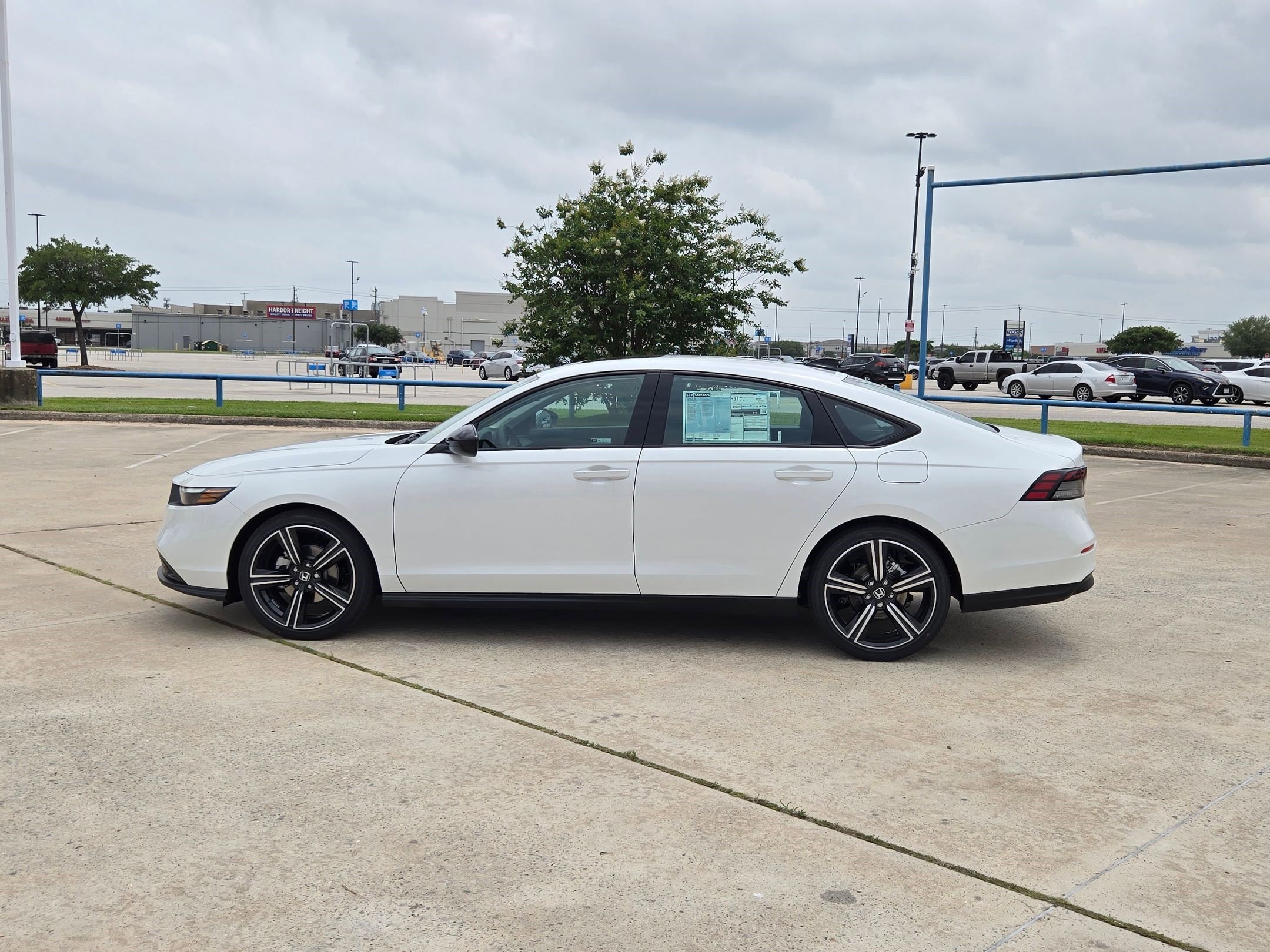 New 2026 Platinum White Pearl Honda SE image 7