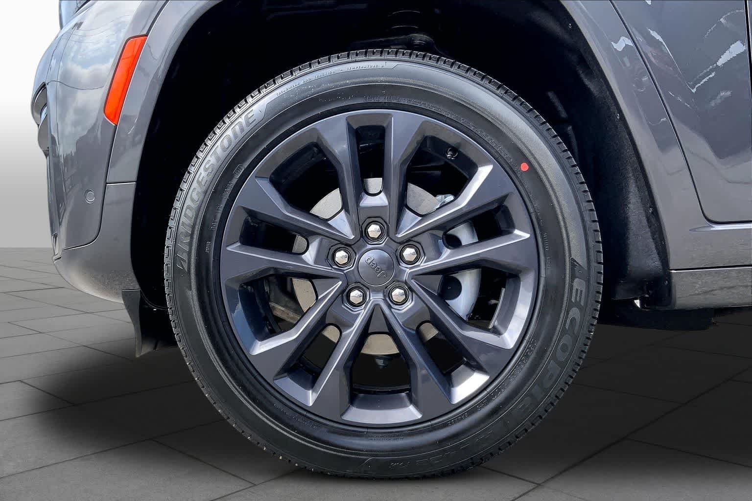 New 2026 Baltic Gray Metallic Clear-Coat Exterior Paint Jeep Limited Reserve image 8