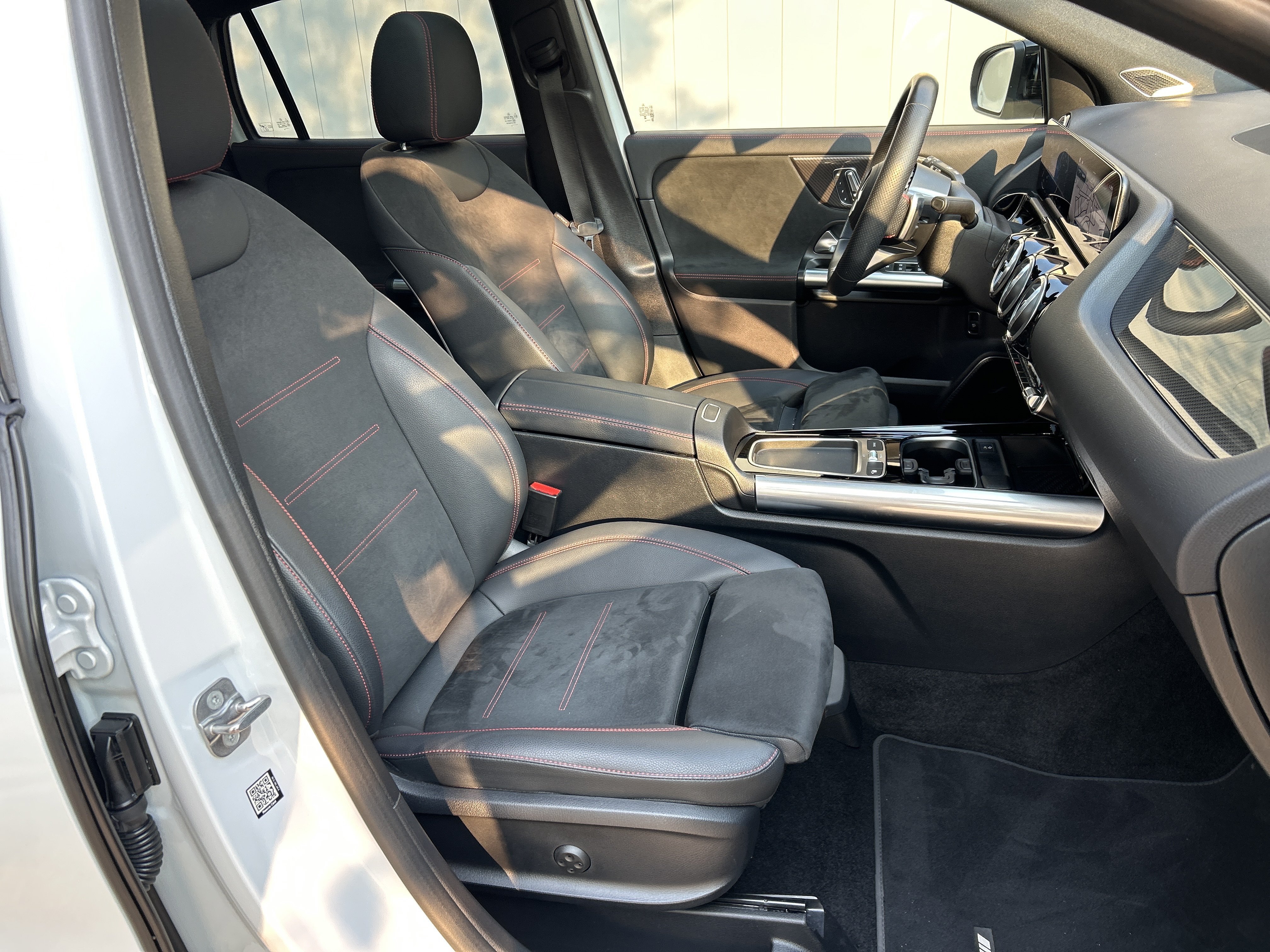 Certified Used 2024 Digital White Metallic Mercedes-Benz GLA 250 SUV image 49
