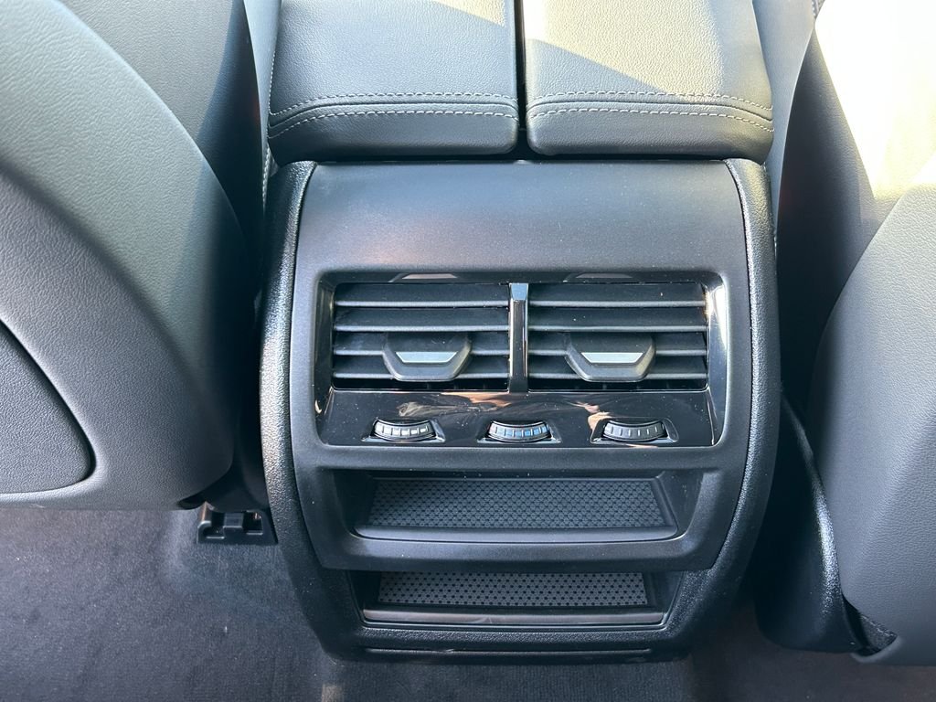 New 2026 Alpine White BMW xDrive40i image 33