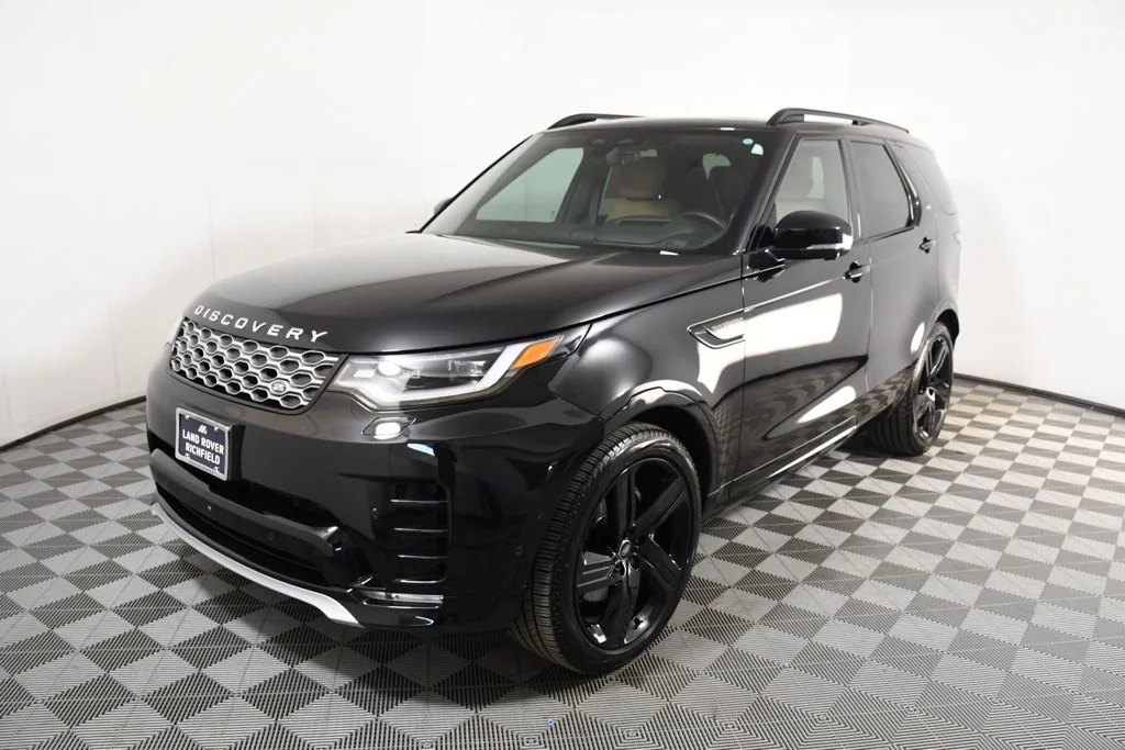 2024 Land Rover Discovery P360 Metropolitan Edition's photo