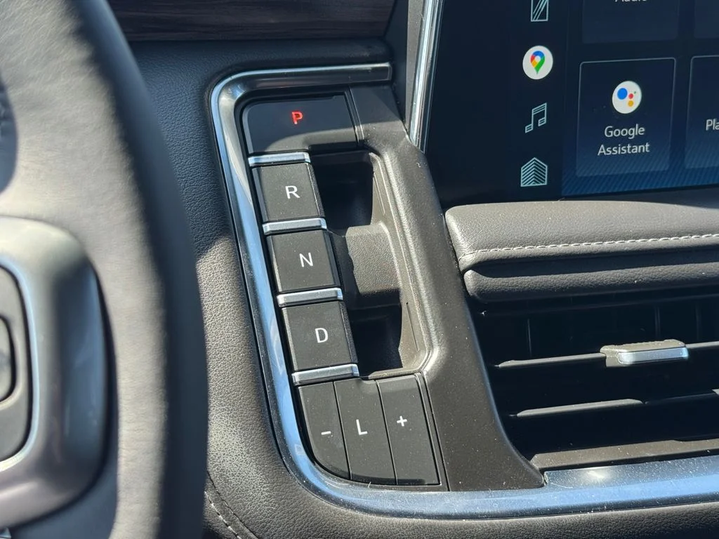 Used 2022 White Chevrolet Z71 image 17
