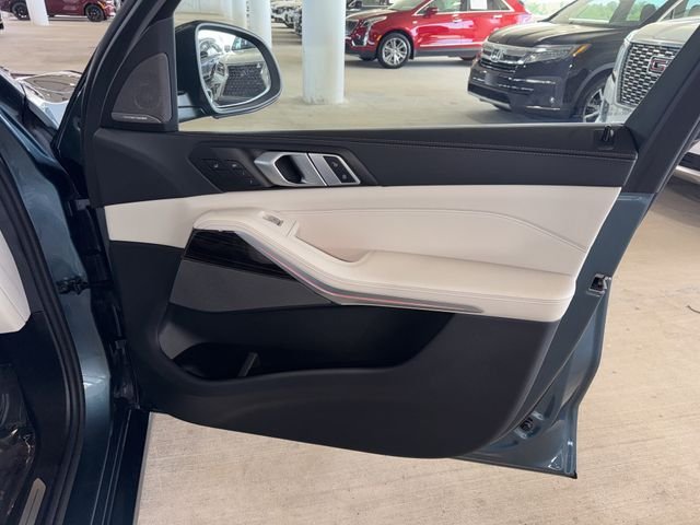 Used 2025 Blue BMW xDrive40i image 14