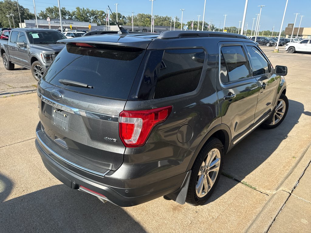 Used 2018 Magnetic Metallic Ford XLT image 6