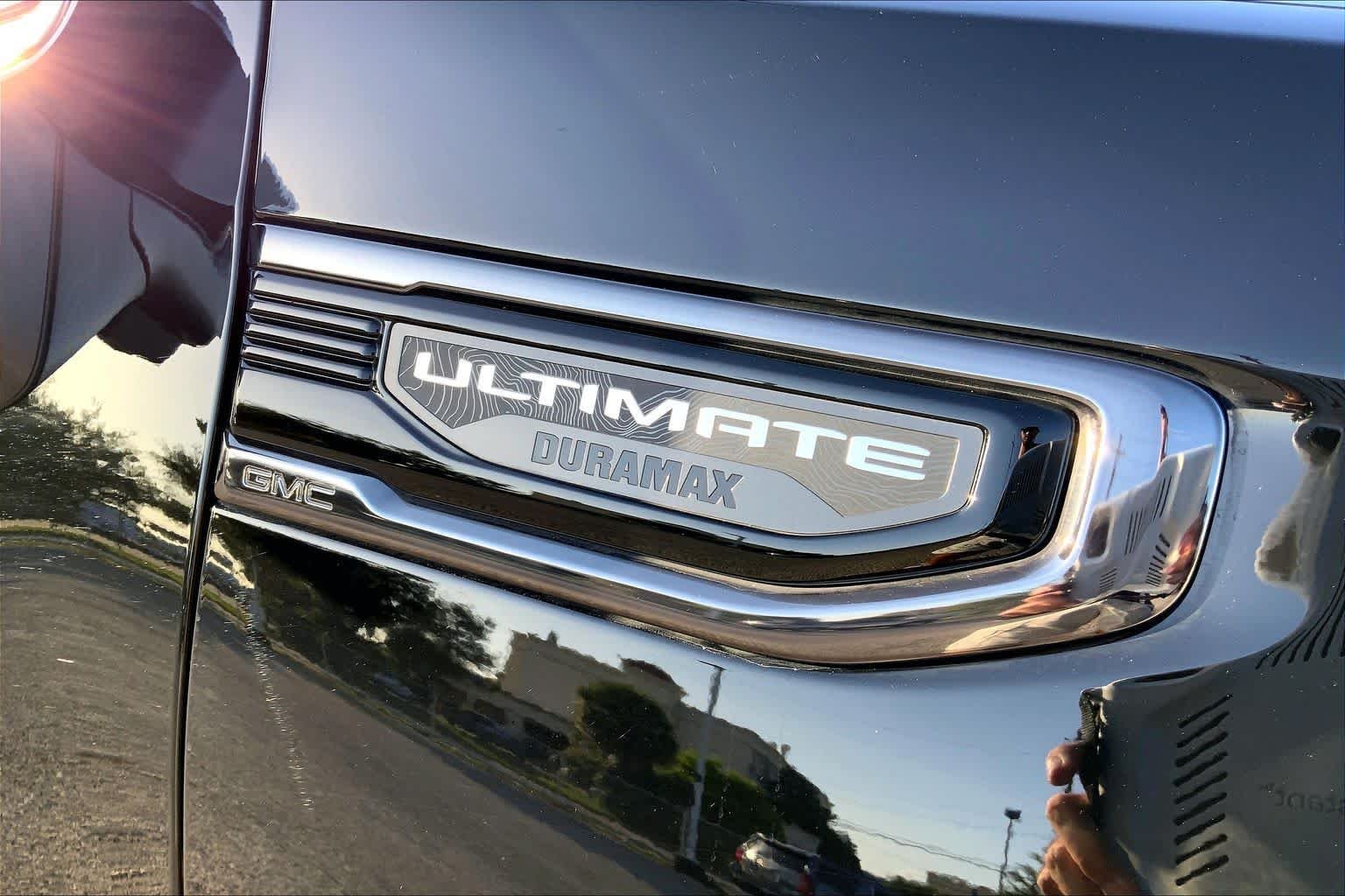 Used 2025 Onyx Black GMC Denali Ultimate image 10