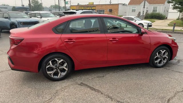 Used 2019 Red Kia LXS image 9