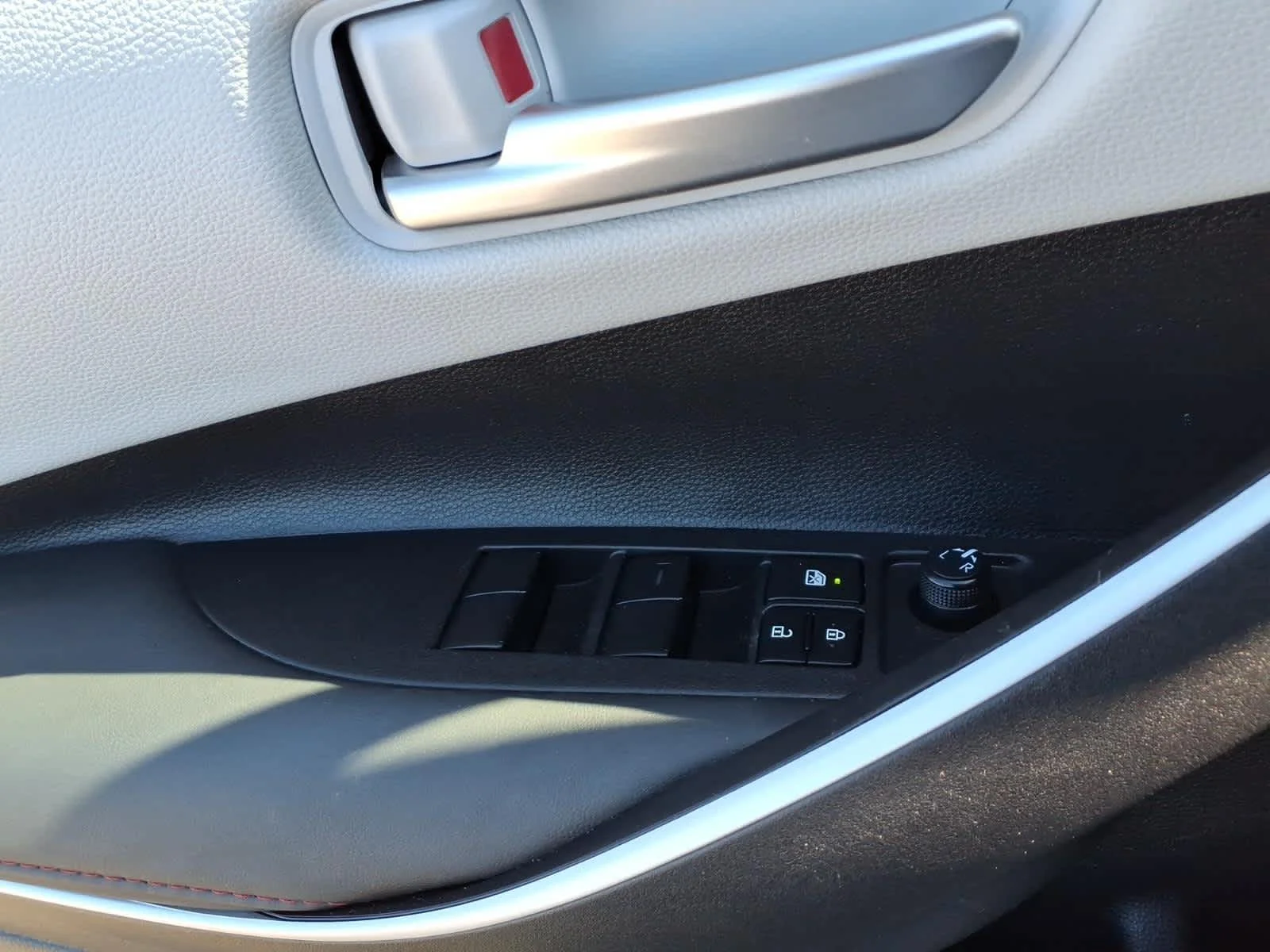 Used 2025 Underground Toyota SE image 24