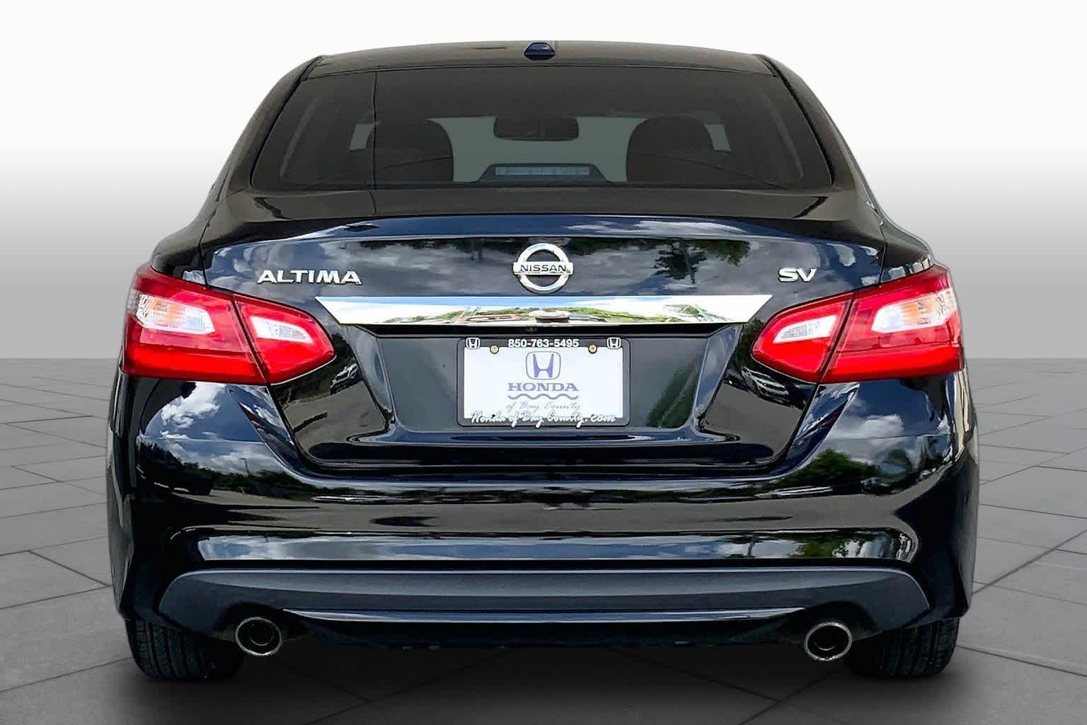 Used 2016 Super Black Nissan 2.5 SV image 5