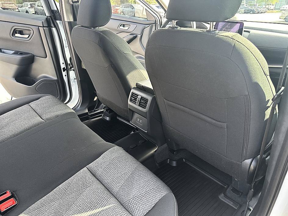 Used 2025 Everest White Pearl Nissan SV image 17