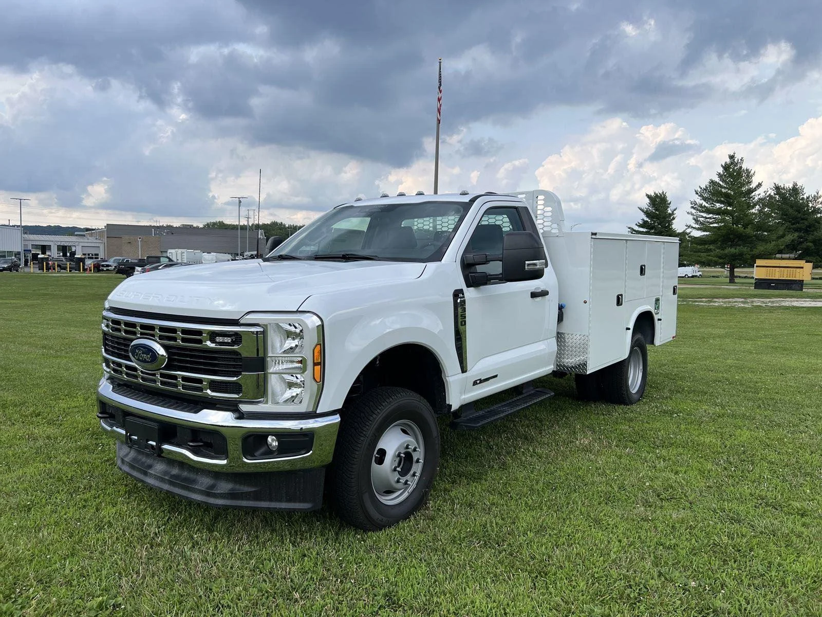 New 2024 Oxford White Ford XL image 2