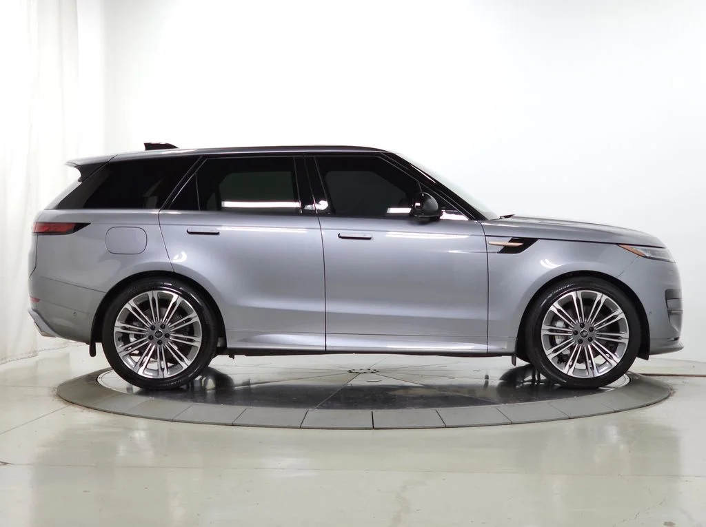 Certified Used 2025 Gray Land Rover Dynamic SE image 9