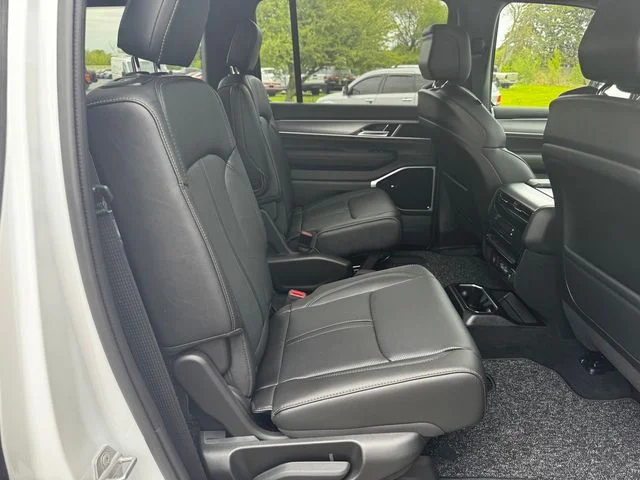 New 2026 Bright White Clear-Coat Exterior Paint Jeep Grand Wagoneer image 16