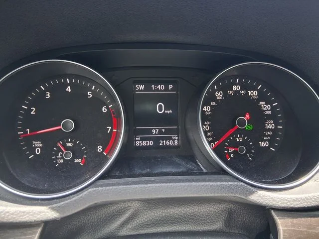 Used 2018 Silver Volkswagen 2.0T SE image 4